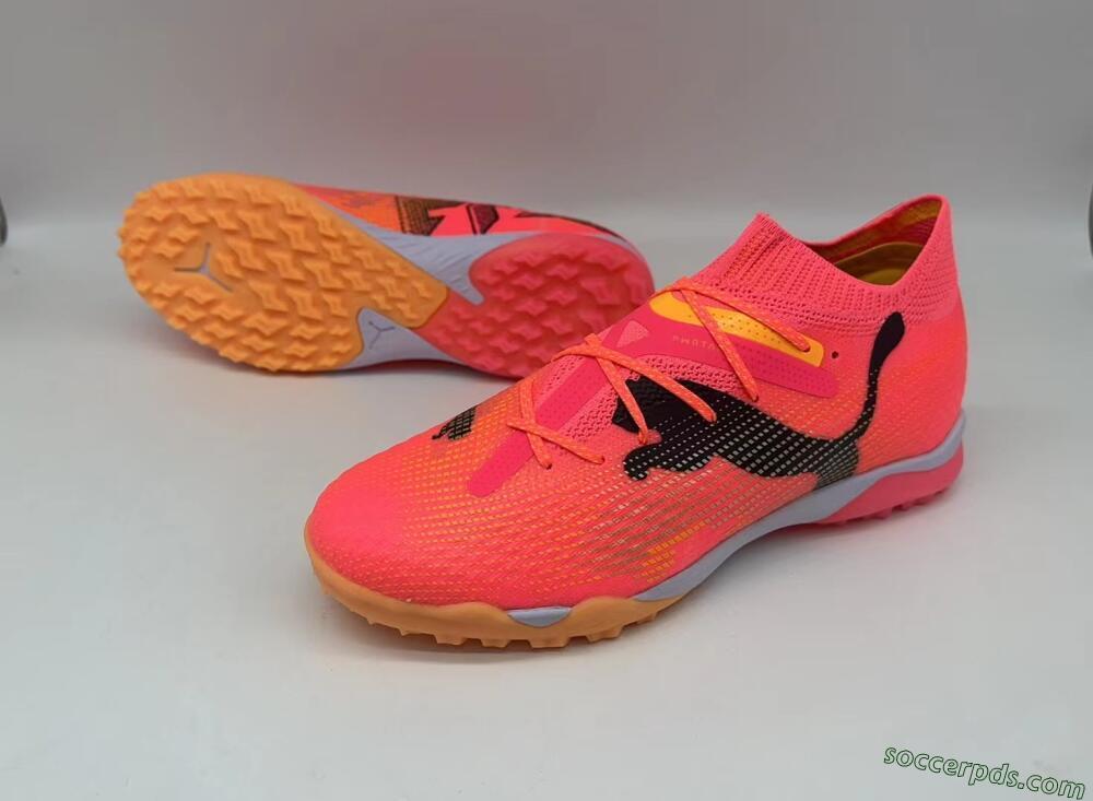 Puma Future 7 Ultimate TF Low-Tops Football Shoes - Pink/Black/White