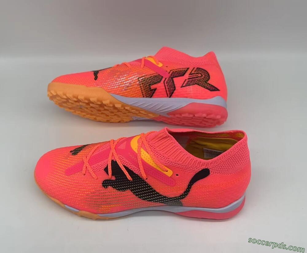 Puma Future 7 Ultimate TF Low-Tops Football Shoes - Pink/Black/White