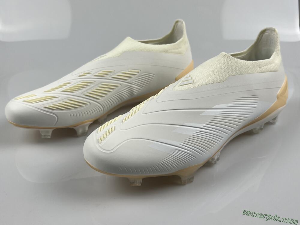 Adidas Predator Accuracy+ Laceless FG Low-Tops Football Boots - White/Beige