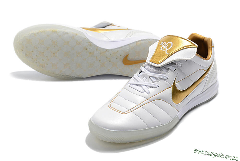 Nike Tiempo Legend 7 Elite R10 IC Low-Tops Football Shoes - White/Gold 3