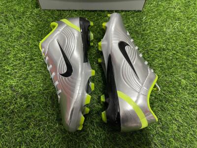 Ronaldo X Nike R9 Mercurial Vapor 3 FG Low-Tops Football Boots - Silver/Black/Yellow
