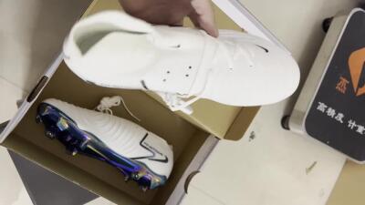 Nike Phantom Luna Elite FG High-Tops Football Boots - White/Black/Gold