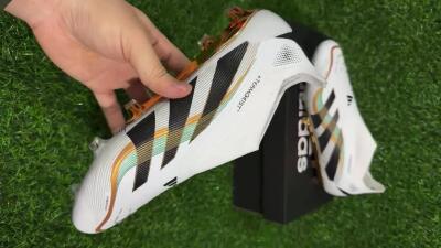Adidas Predator 25 Elite Laceless FG Low-Tops Football Boots - White/Black/Gold