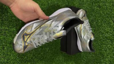 Mizuno Morelia Alpha Beta TF Low-Tops Football Shoes - Silver/Gold/Black