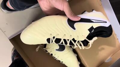 Nike Tiempo Legend 10 Elite FG Low-Tops Football Boots - Beige/Black/White