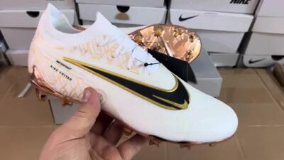 Nike Phantom GX Elite United Golden Pack FG Low-Tops Football Boots - White/Metallic Gold/Black